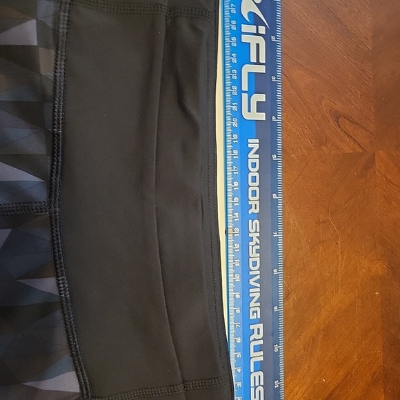 Lululemone athletic geometric leggings - Picture 2 of 6